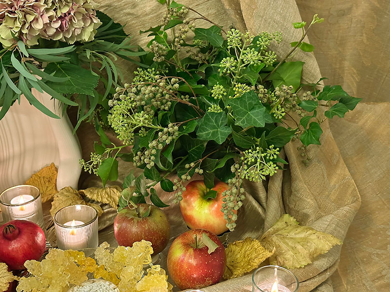 bouquets of mixed foliage and apples bouquets of mixed foliage and apples